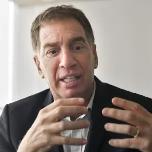 Cómo reaccionaron el dólar, el Riesgo País y las acciones argentinas al cambio de Gabinete