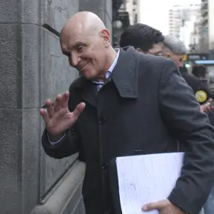 Cómo es el entretejido de empresas detrás del escándalo Espert