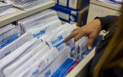 Entrega de DNI en el Registro Civil Salta