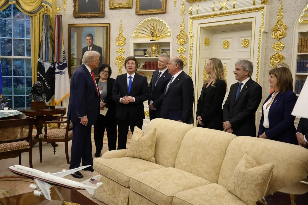 Milei, Trump y Caputo en la Casa Blanca