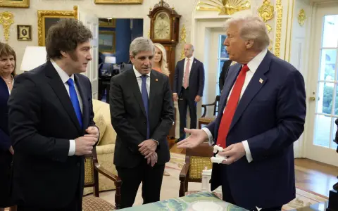 Milei, Trump y Caputo en la Casa Blanca