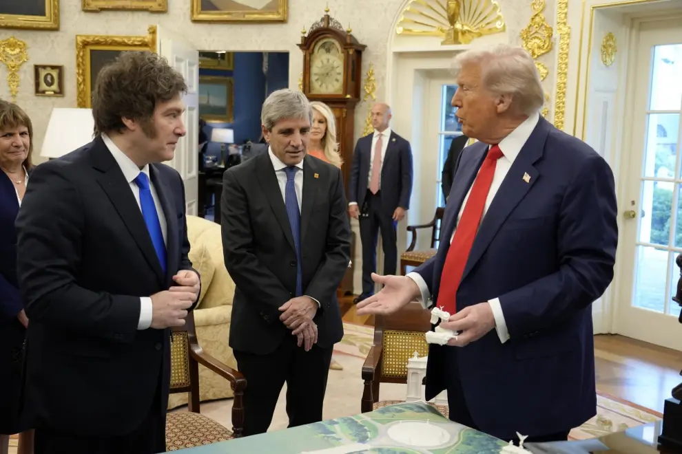 Milei, Trump y Caputo en la Casa Blanca