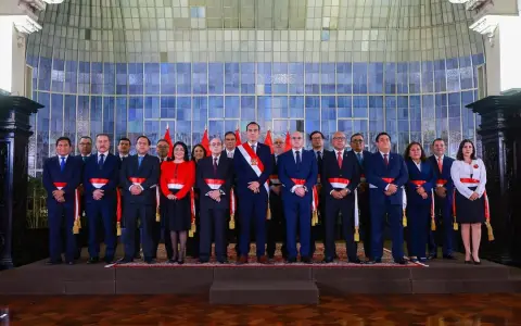 El presidente de Perú tomó juramento a su gabinete