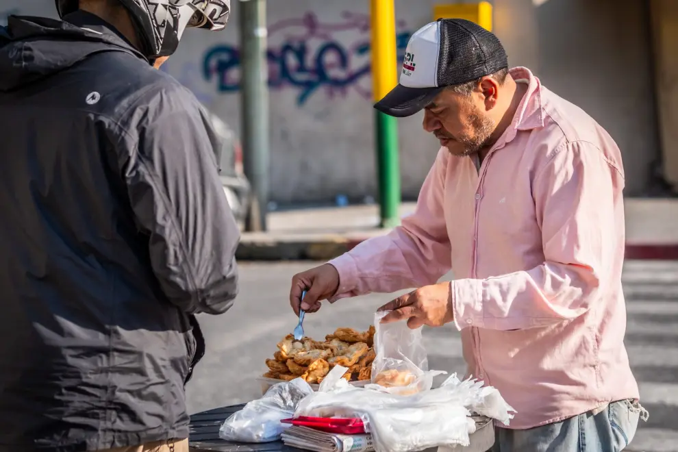 Nelson Pastelito vendedor de la calle