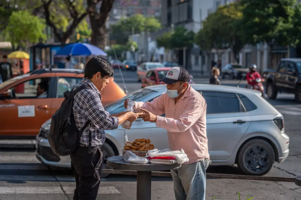 Nelson Pastelito vendedor de la calle