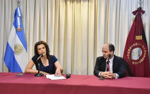 Fiore presenta el programa de violencia escolar