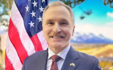 Peter Lamelas