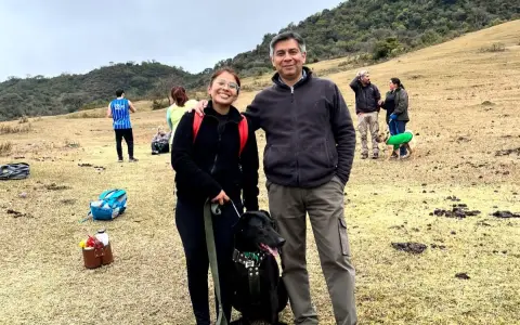 Santiago Tejerina con su hija pasean cada semana con perros