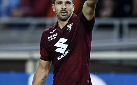Gio Simeone fue verdugo de su ex, Napoli.