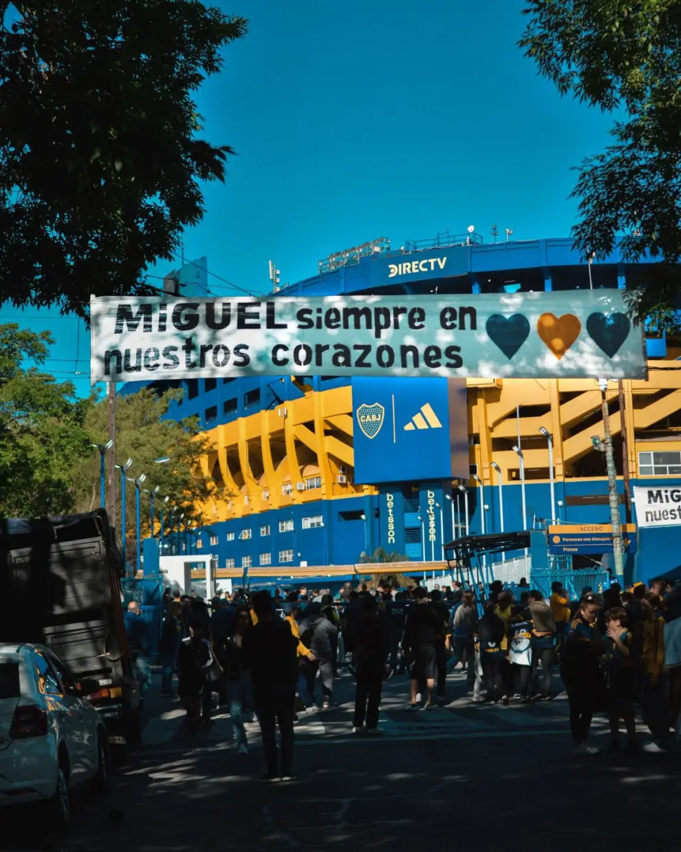 La Bombonera toda homenajeó desde temprano a Miguel Ángel Russo a una semana de su fallecimiento.