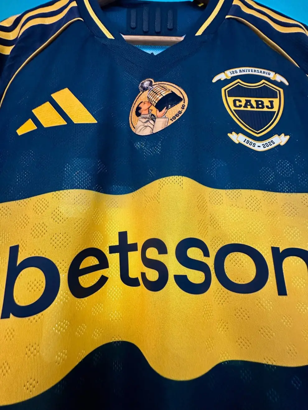 Homenaje a Russo en la camiseta de Boca.