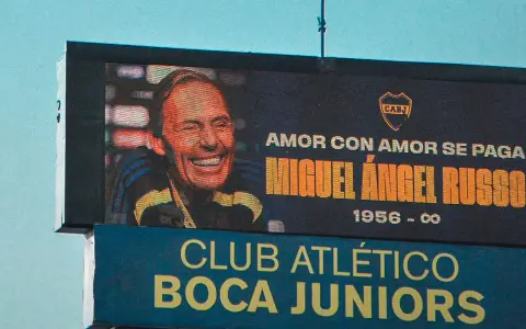 Emotivo homenaje de Boca a Miguel Ángel Russo.