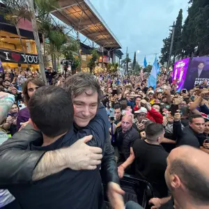 En Santiago del Estero y Tucumán, Javier Milei volvió a confrontar con "la esclavitud" del kirchnerismo