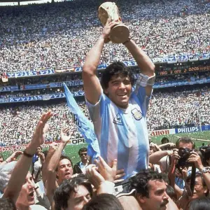 Adiós a Roberto Cejas, el hombre que alzó a Maradona en México 86