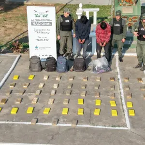 Detienen a dos personas con más de 55 kilos de cocaína en una zona montuosa de Tartagal