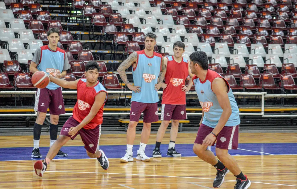Entrenamiento de Salta Basket.