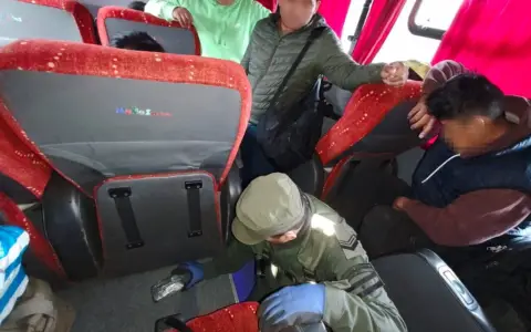 Marihuana arriba de un transporte público.