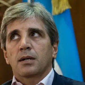 Luis Caputo: Fuerte cruce y confesión de partes
