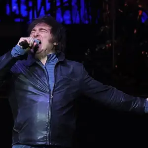 El blooper de Milei: celebró la caída del Muro de Berlín, pero musicalizó con el tema equivocado