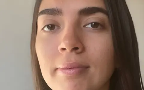 Viajó a España y hace una semana que sus familiares no se pueden contactar con ella