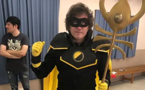 Milei disfrazado en un evento de comics, animes y mangas