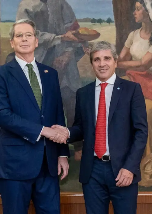 Luis Caputo y Scott Bessent