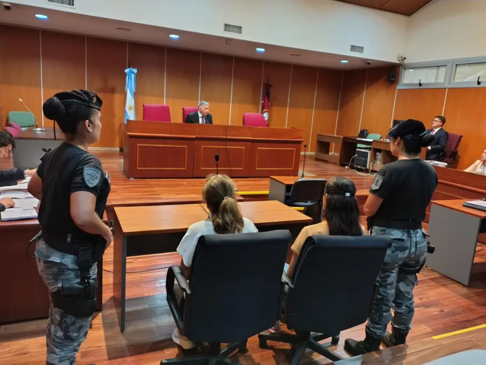 Hermanas Maigua en una de las audiencias.