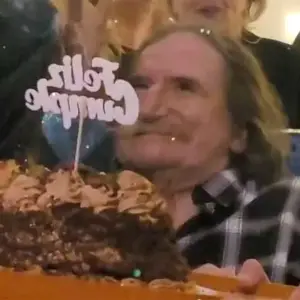 Miles de fans de Charly: arrancó el festejo del cumple