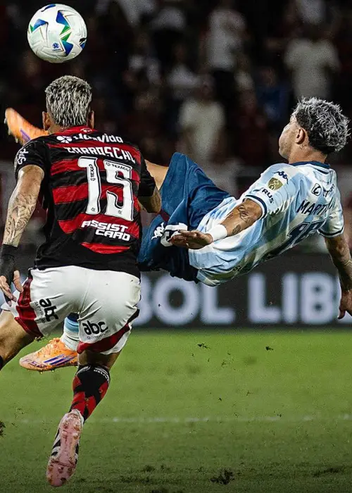 En la ida, Racing lucho y buscó hasta el final.