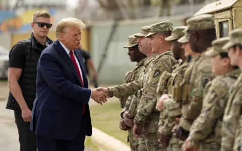 Donald Trump con marines