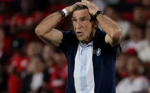 Gustavo Costas DT