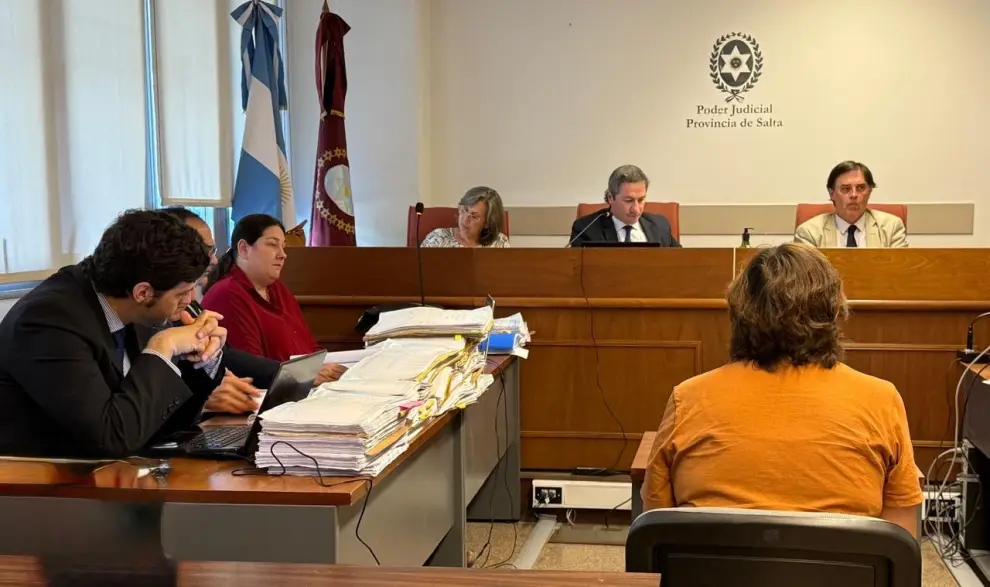 Una de las testigos frente al tribunal.