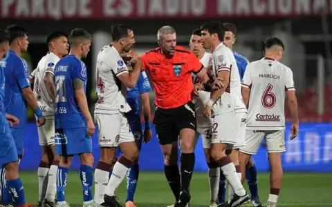 Polemica sobre el final del partido en Chile.