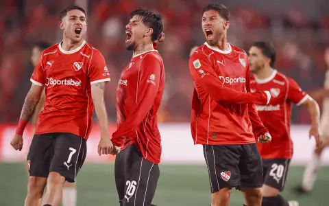 Independiente goleó a Platense.