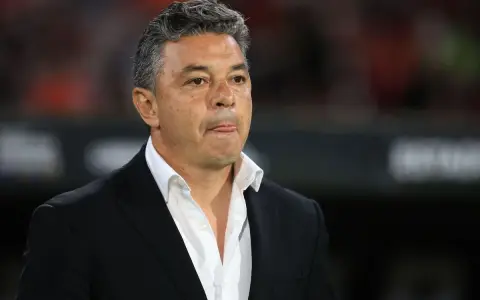 Marcelo Gallardo y un gesto que lo dice todo.
