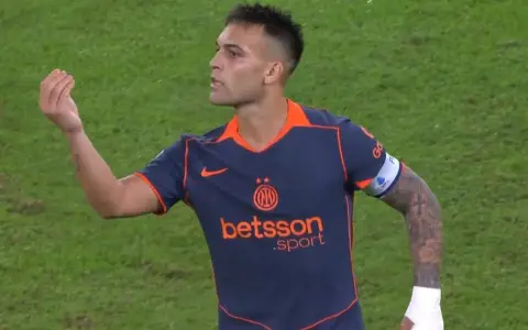 El polémico gesto de Lautaro Martínez a Antonio Conte.