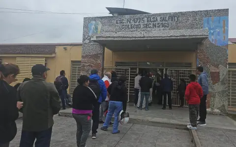 Salteños concurren a votar