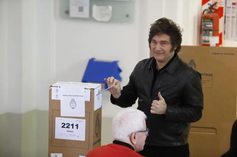 El momento del voto de Javier Milei.