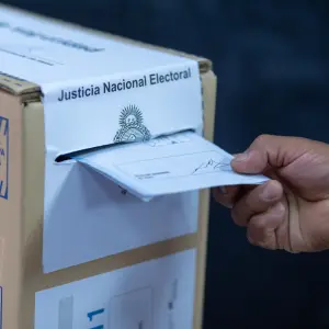 Hasta el mediodía, ya votó el 17% del padrón electoral 