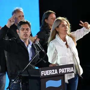 Kicillof critica a Milei tras la ajustada derrota en Buenos Aires