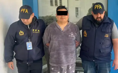 Ordenaron la detención de Señor Jota en la causa por el triple 