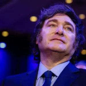 Milei consideró "irrelevantes" las bandas cambiarias y dijo que están diseñadas para que se amplíen con el tiempo