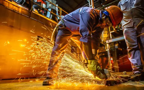 Trabajador Industrial, uno de los sectores más afectados a nivel nacional.