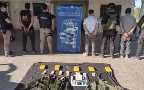 Los paquetes amarillos que fueron secuestrados.
