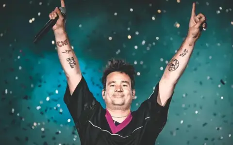 "Lo que importa es lo que va a pasar el próximo 4 de noviembre" anunciaba Chano en las redes de Tan Biónica.