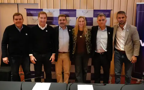 El partido libertario y sus integrantes aprovechan las repercusiones de su victoria.