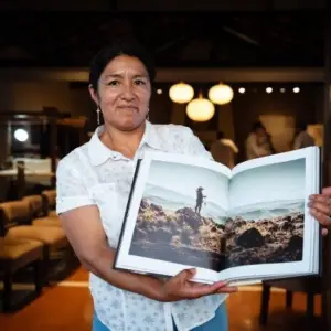 Así es "Hilando Culturas", el libro homenaje al arte textil del norte