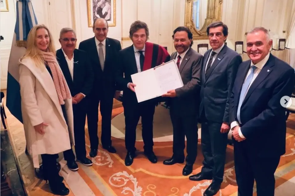 Gustavo Sáenz con Milei