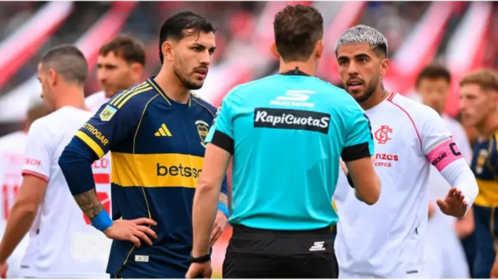 Paredes y Tapia discutiendo con Lamolina