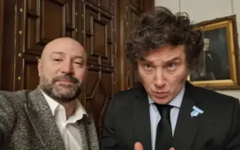 El ex director de la Agencia de Discapacidad junto al presidente Javier Milei.